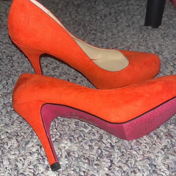 Shoe Dazzle Shoes - Orange heels, size 6 but feel like a 6.5 to me